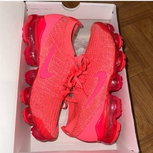 NIKE VAPORMAX WOMENS SIZE 9